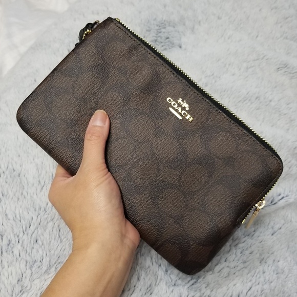 Coach Handbags - 🍒NWT🍒 COACH LG SIGNATURE DOUBLE ZIP WALLET LG